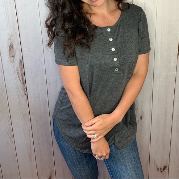 ⚡️LAST ONE⚡️Julia- grey tee with shell buttons - Picture 3 of 8